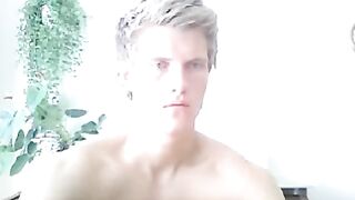 Really hot guy wanking on cam