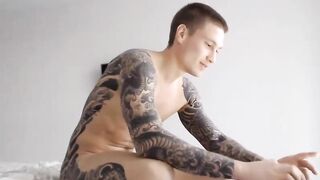 Muscle guy With Tats Jacks Off