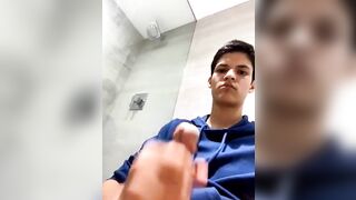 Cute twink wanking on cam