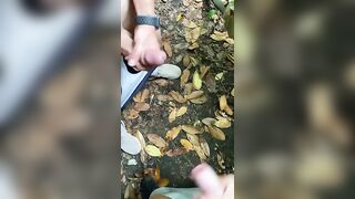 2 twinks cum on the leaves