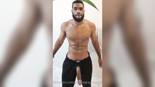 12 + inch cock Hot black guy doing a sexy solo show